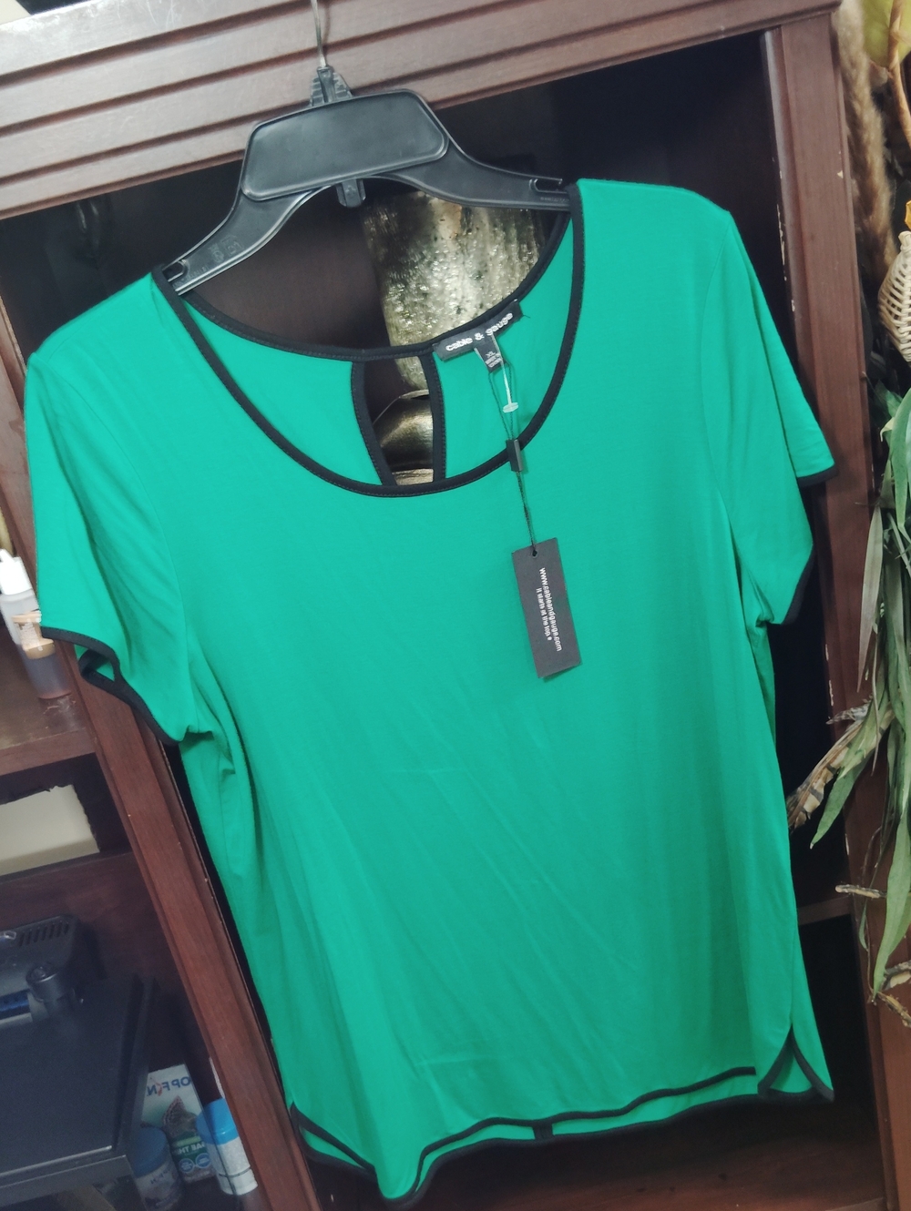 Cable & Gauge Emerald Green Short Sleeve Scoop Neck Top with Black Trim